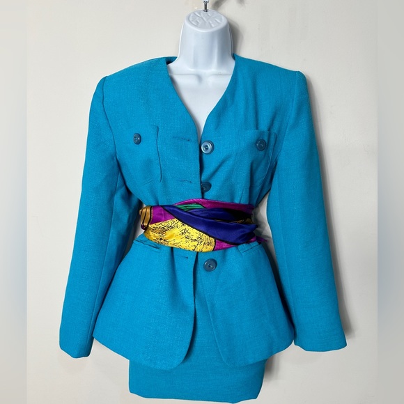 Vintage Azure Blue 2pc Blazer & Skirt Suit Size 6 - Picture 1 of 13